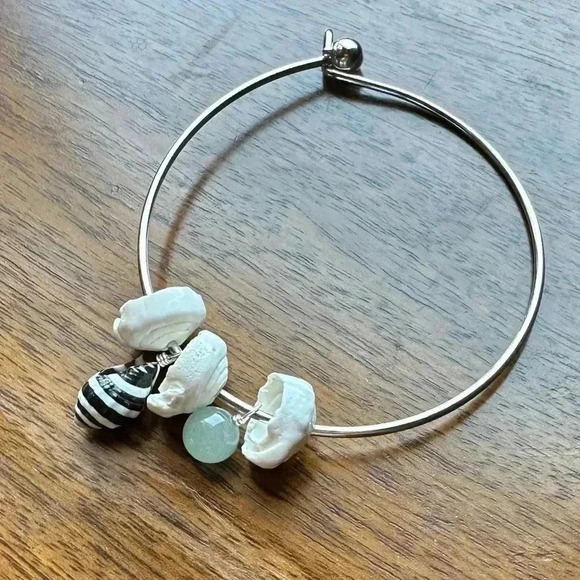 Hawaii Shells and Sea glass bead on Silver Bangle Bracelet - Picture 3 of 3